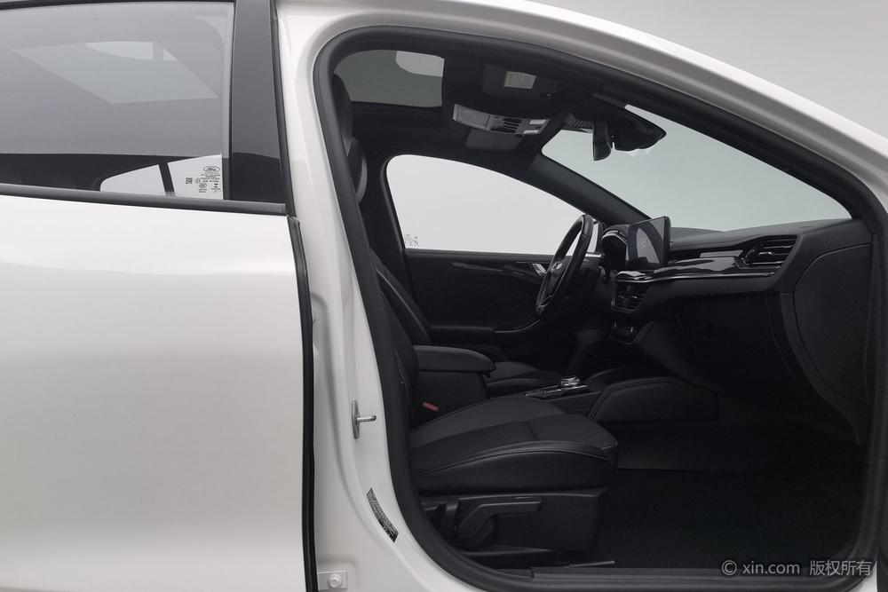 Ford Focus 2021 2-Class EcoBoost 180 Automatic ST Line – фото 24