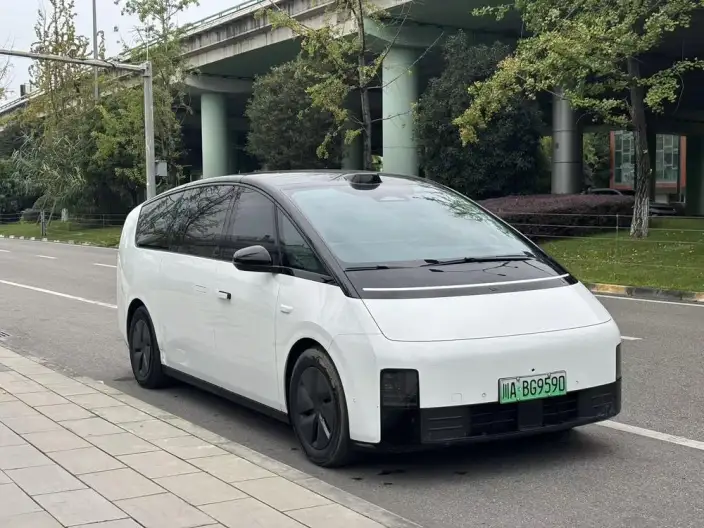 Li Auto MEGA 2024 Model Ultra Edition – фото 2