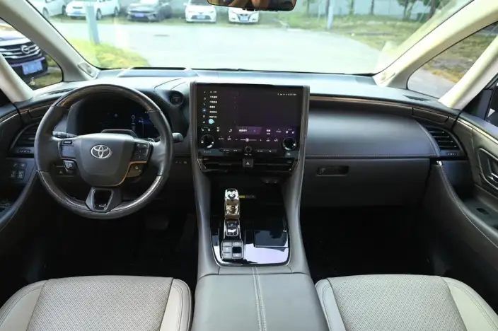 Elfa 2023 Model 2.5L Intelligent Hybrid 4WD Premium – фото 9