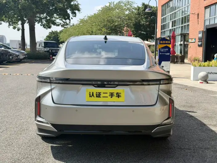 Lexus ES 2026 Model 300h – фото 6