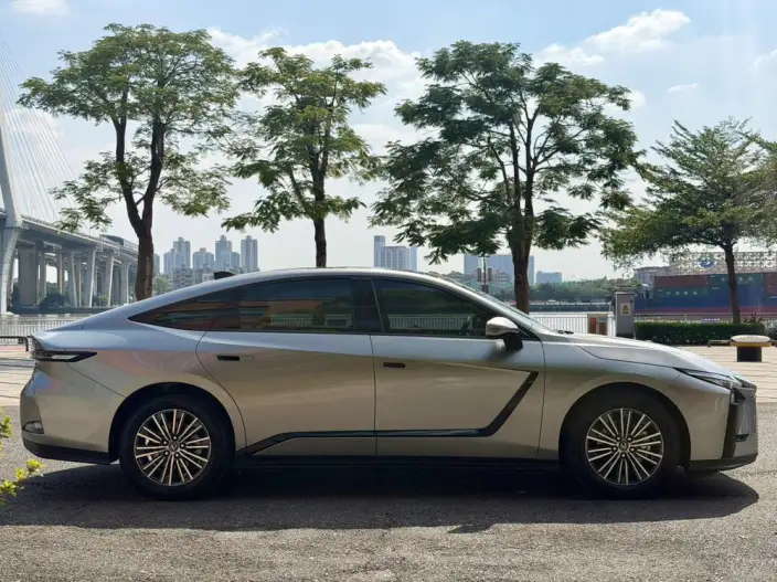Lexus ES 2026 Model 300h – фото 8