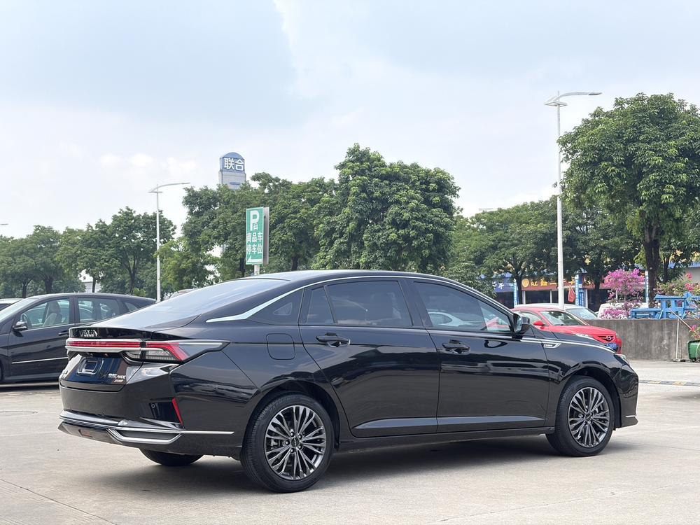 Yixuan Max 2023 1.5T Dazzling Hipster Edition – фото 7