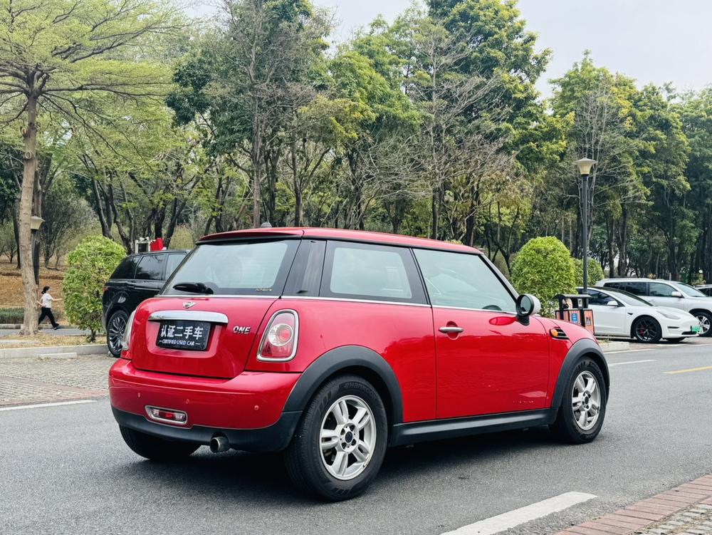 MINI 2013 модификация 1.6L ONE Limited No. Тройная литиевая батарея модификация – фото 7