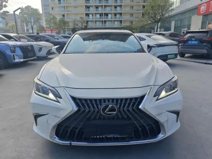 Lexus ES 2020 Model 200 Deluxe Edition China VI