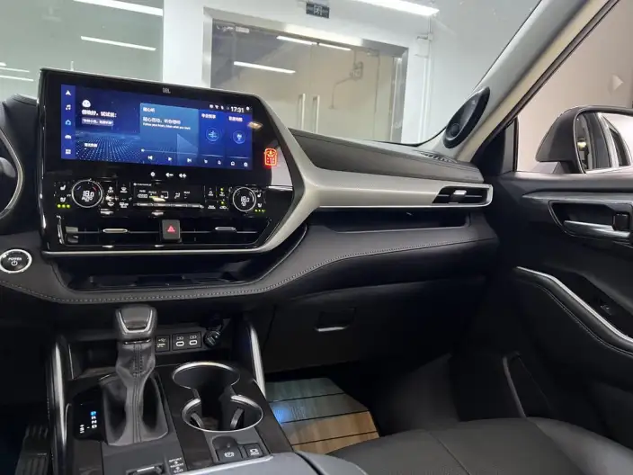 Toyota Highlander 2023 Model Hybrid 2.5L 4WD Premium Edition 7 seat – фото 8