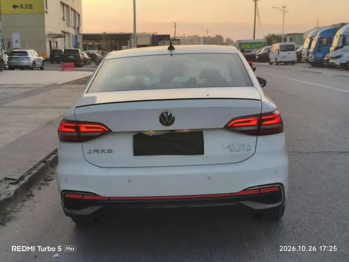 Volkswagen Lavida 2023 Model 300TSI DSG Starry Sky Manyi Edition – фото 3