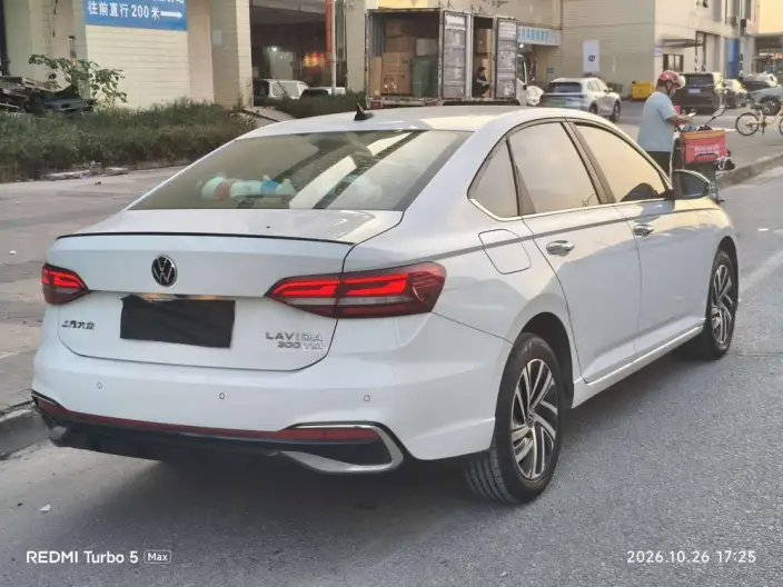Volkswagen Lavida 2023 Model 300TSI DSG Starry Sky Manyi Edition – фото 4