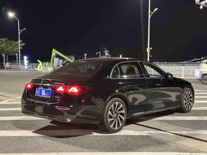 Mercedes-Benz E-Class 2024 Model E 300 L Luxury Model sedan – фото 6