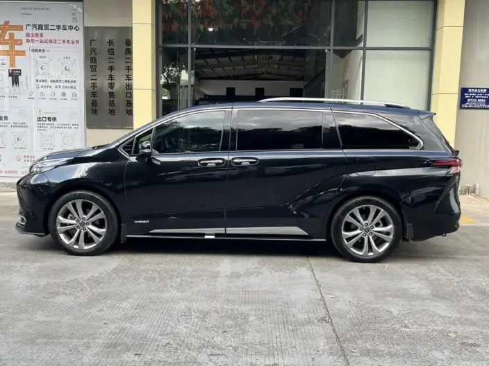 Toyota Sienna 2023 Model Hybrid 2.5L Platinum edition