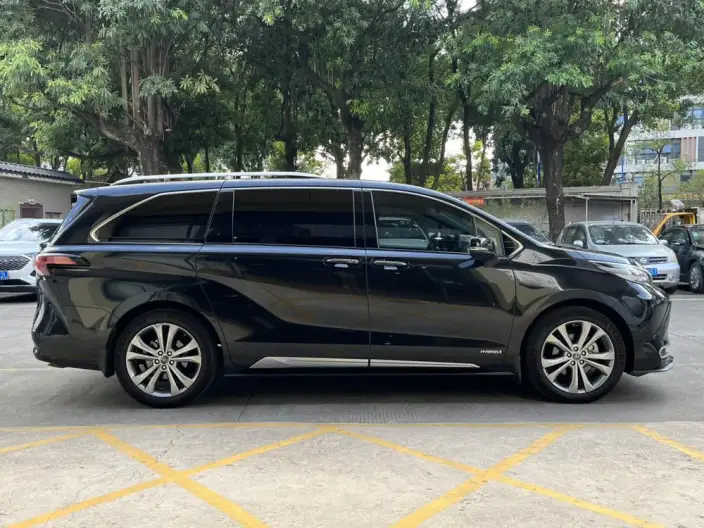 Toyota Sienna 2023 Model Hybrid 2.5L Platinum edition – фото 6