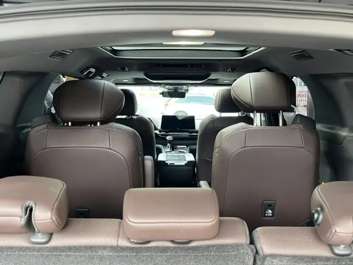 Toyota Sienna 2023 Model Hybrid 2.5L Platinum edition – фото 7
