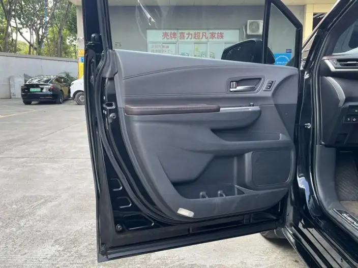 Toyota Sienna 2023 Model Hybrid 2.5L Platinum edition – фото 8