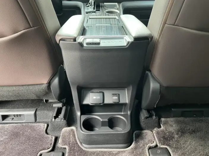 Toyota Sienna 2023 Model Hybrid 2.5L Platinum edition – фото 9