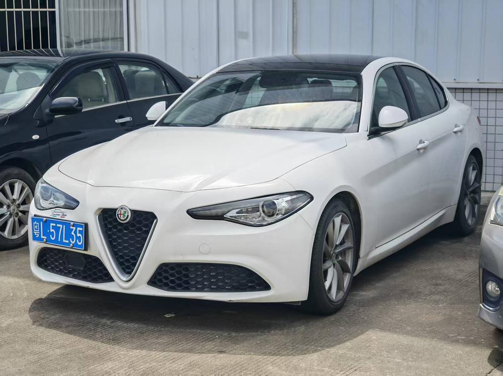Alfa Romeo Giulia 2017 2.0T 200HP Luxury