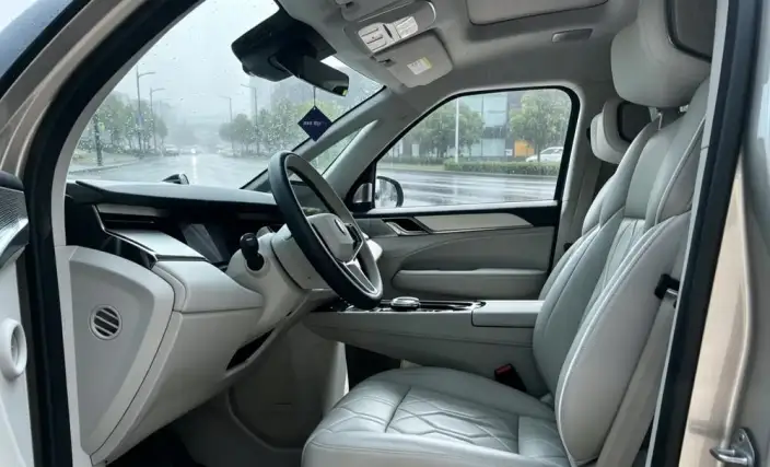 Volvo EM90 2025 Model Ultra VI seat – фото 6