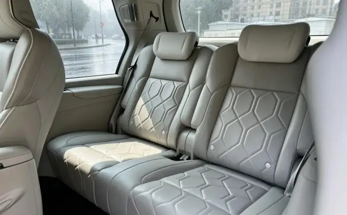 Volvo EM90 2025 Model Ultra VI seat – фото 8