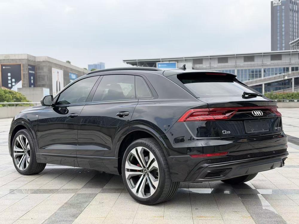 Audi Q8 2021 55 TFSI Premium Dynamic – фото 4