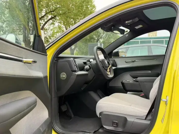 Volvo EX30 2025 Model Rear Drive Long Battery Life Pro Edition Ultra – фото 8