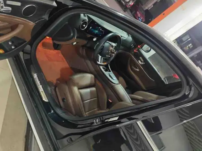 Mercedes-Benz E-Class PHEV 2022 Model Facelift E 350 e L Sports sedan – фото 5