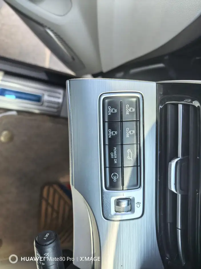 Roewe iMAX8 2022 Model 400TGI Zunrong Edition – фото 7