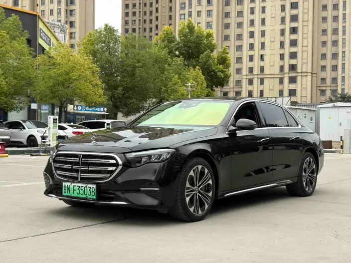 Mercedes-Benz E-Class PHEV 2024 Model E 350 e L sedan – фото 1