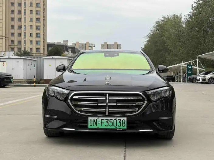 Mercedes-Benz E-Class PHEV 2024 Model E 350 e L sedan – фото 2