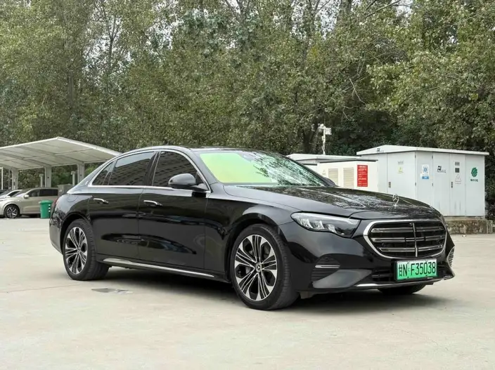 Mercedes-Benz E-Class PHEV 2024 Model E 350 e L sedan – фото 3