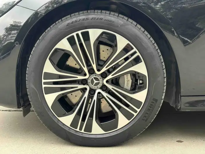 Mercedes-Benz E-Class PHEV 2024 Model E 350 e L sedan – фото 8