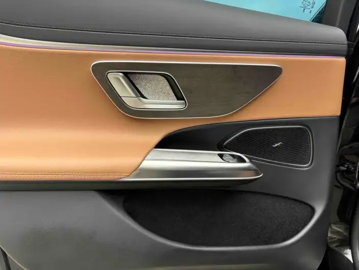 Mercedes-Benz E-Class PHEV 2024 Model E 350 e L sedan – фото 9