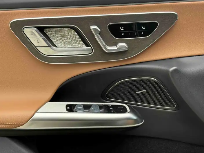 Mercedes-Benz E-Class PHEV 2024 Model E 350 e L sedan – фото 10