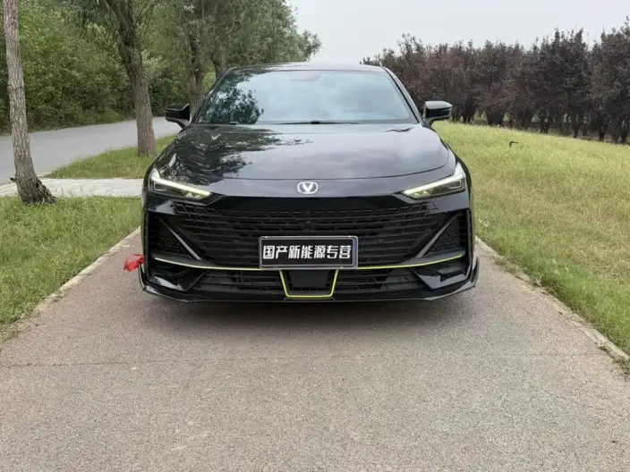 Changan UNI-V 2023 Model 1.5T Sports Edition – фото 2