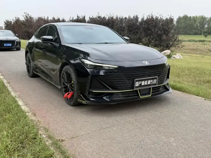 Changan UNI-V 2023 Model 1.5T Sports Edition – фото 3
