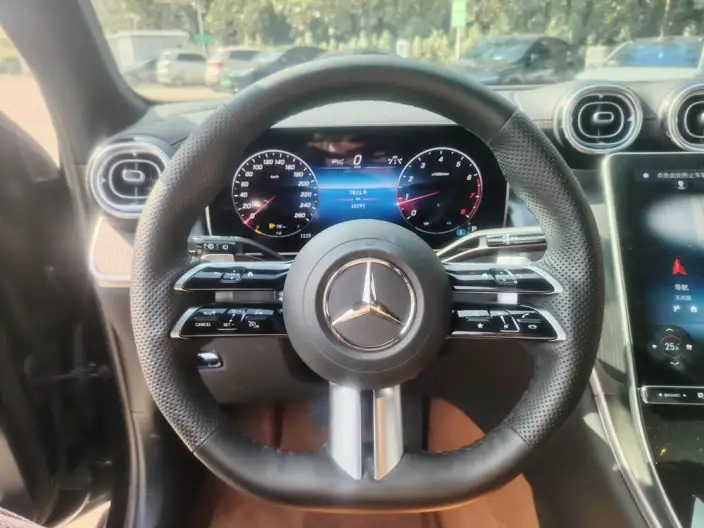 Mercedes-Benz GLC 2024 Model Facelift GLC 260 L 4MATIC Luxury Model 5 seat – фото 10