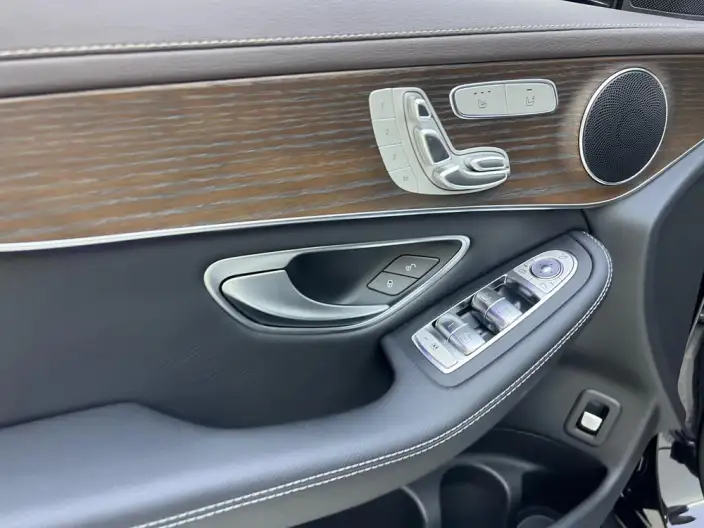 Mercedes-Benz GLC 2022 Model Facelift GLC 300 L 4MATIC Dynamic Model Collector Edition – фото 9