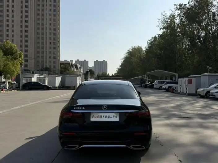 Mercedes-Benz E-Class PHEV 2023 Model E 350 e L Sports sedan – фото 5