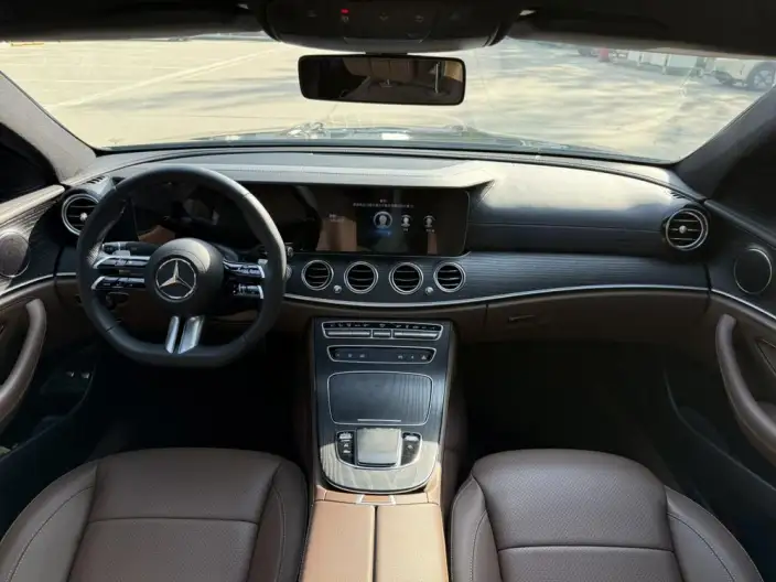 Mercedes-Benz E-Class PHEV 2023 Model E 350 e L Sports sedan – фото 7