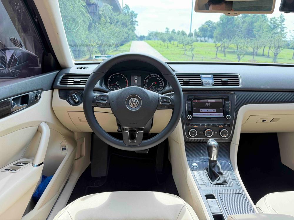 Volkswagen Passat 2014 1.8 TSI DSG Royal – фото 19