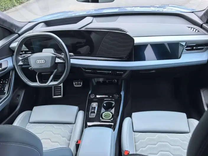 AUDI Q6L e-tron 2026 Model First Edition Pilot Edition – фото 8