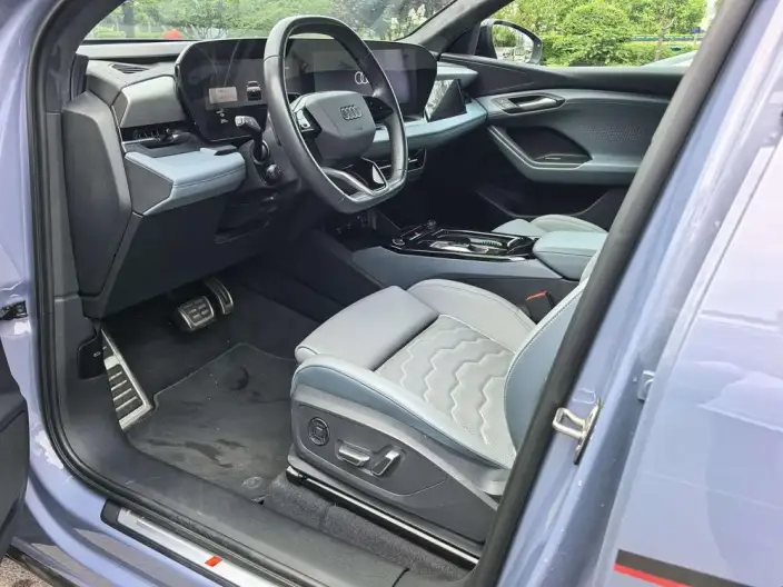 AUDI Q6L e-tron 2026 Model First Edition Pilot Edition – фото 10