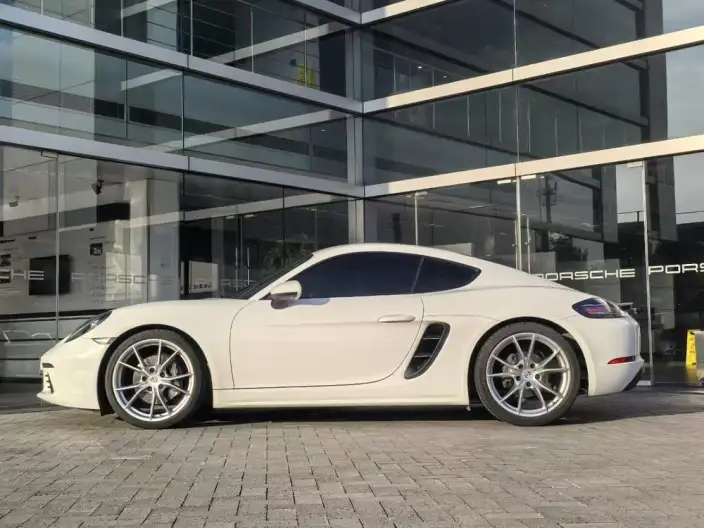 Porsche 718 2023 Model Cayman 2.0T