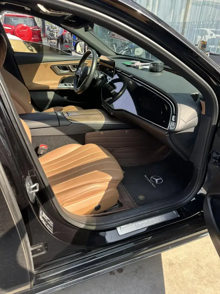 Mercedes-Benz E-Class 2024 Model E 300 L Luxury Model sedan – фото 9