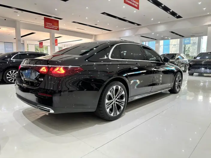 Mercedes-Benz E-Class PHEV 2024 Model E 350 e L sedan – фото 6