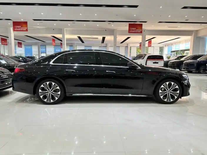 Mercedes-Benz E-Class PHEV 2024 Model E 350 e L sedan – фото 7