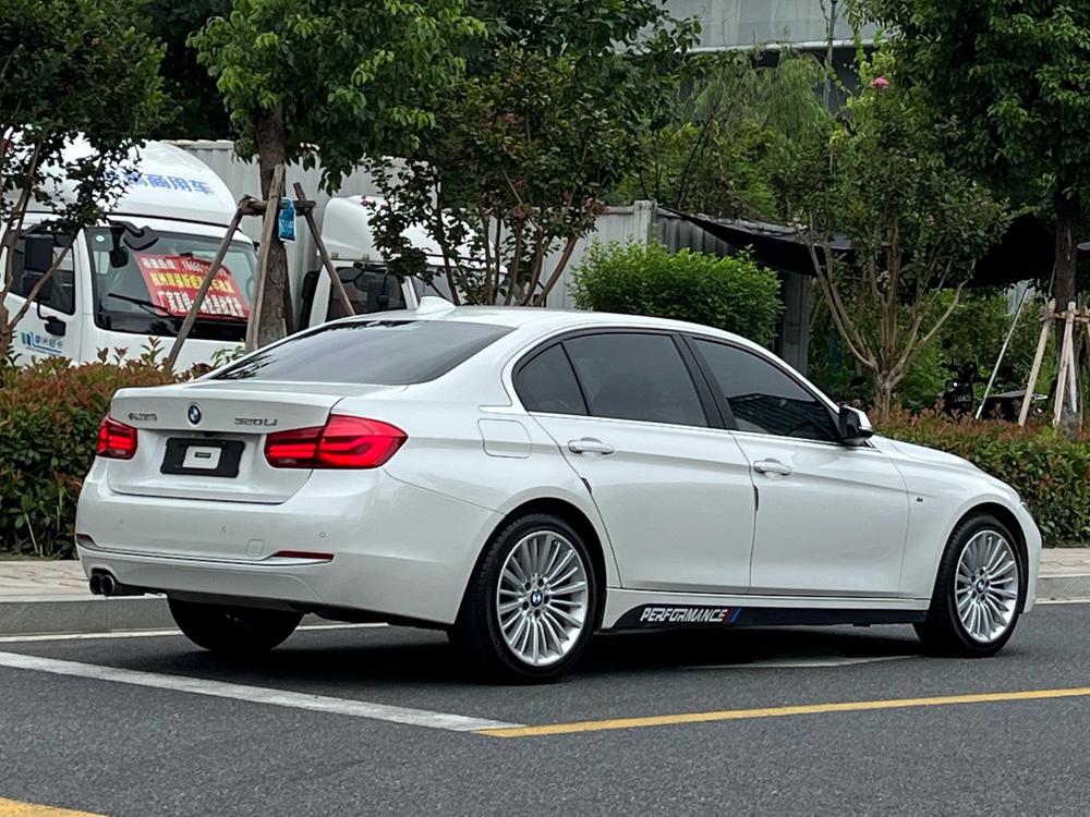 BMW 3 Series 2018 320Li Style – фото 5