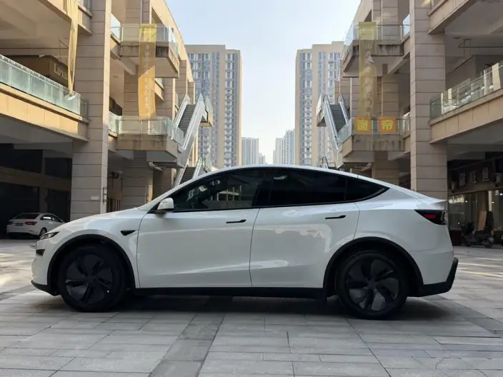 Model Y 2025 Model Rear-wheel drive version