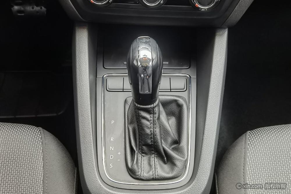 Volkswagen Sagitar 2015 модификация 1.6L автоматическое Fashion – фото 14