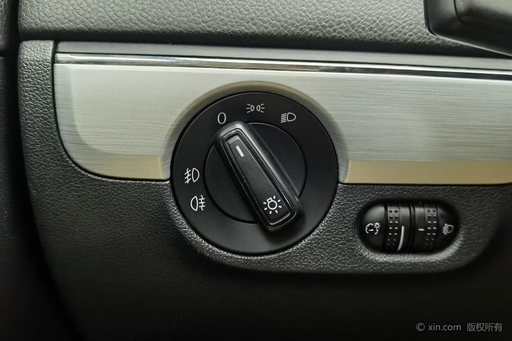 Volkswagen Sagitar 2015 модификация 1.6L автоматическое Fashion – фото 15