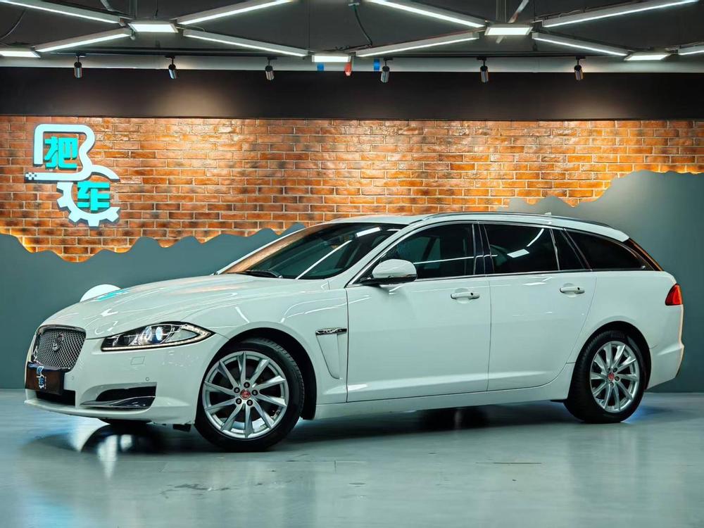 Jaguar XF 2015 модификация XF 2.0T Sportbrake Deluxe Edition – фото 1