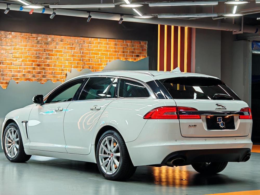 Jaguar XF 2015 модификация XF 2.0T Sportbrake Deluxe Edition – фото 5