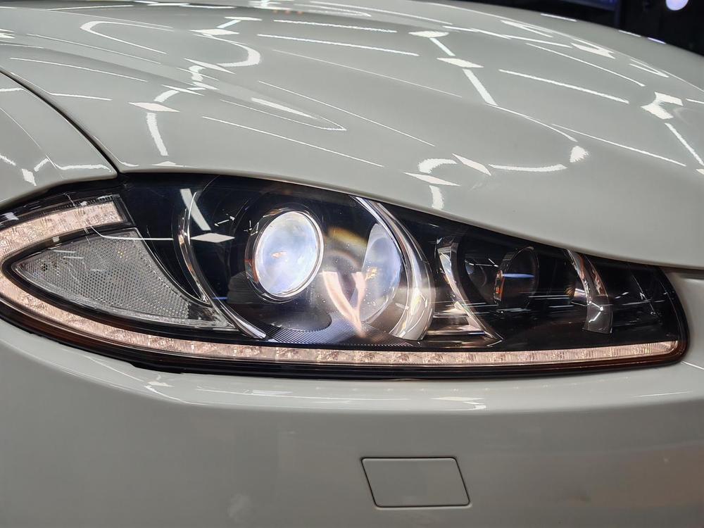 Jaguar XF 2015 модификация XF 2.0T Sportbrake Deluxe Edition – фото 9